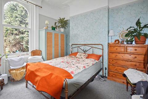 2 bedroom flat for sale, Bolton Road, Chiswick