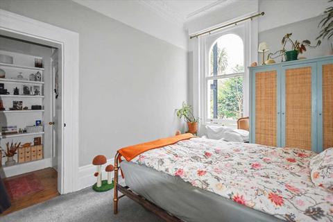 2 bedroom flat for sale, Bolton Road, Chiswick