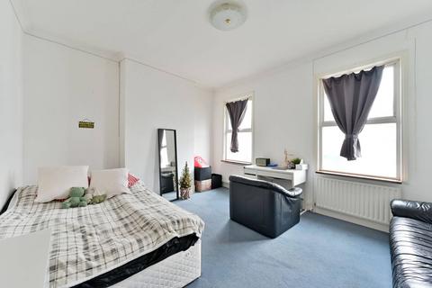 4 bedroom end of terrace house to rent, Haydons Road, Wimbledon, London, SW19