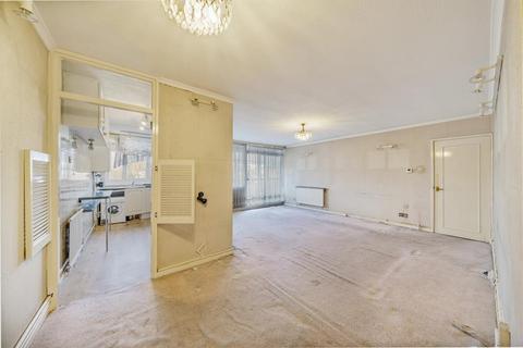 Flat 30, Embassy Lodge Regents Park Road, London, N3 3LB