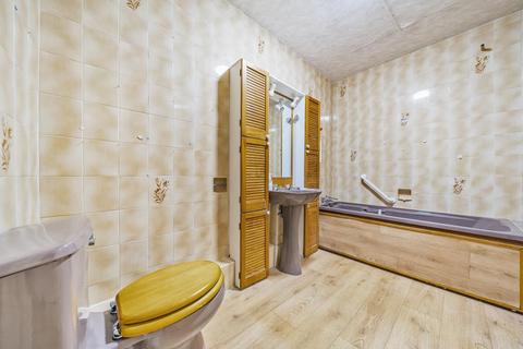 Flat 30, Embassy Lodge Regents Park Road, London, N3 3LB