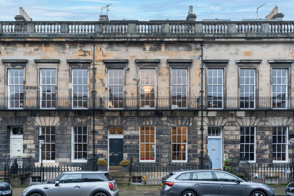 8 Carlton Street