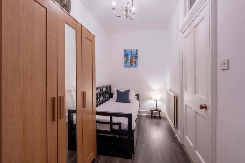 8 Carlton Street - Bedroom 5