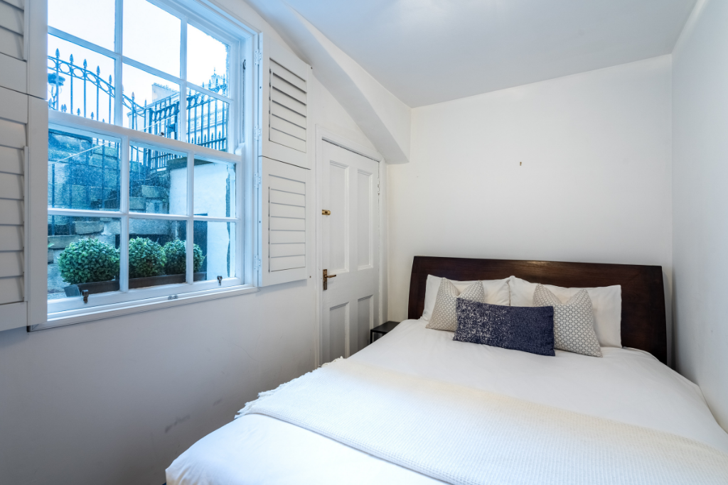 8 Carlton Street - Bedroom 6