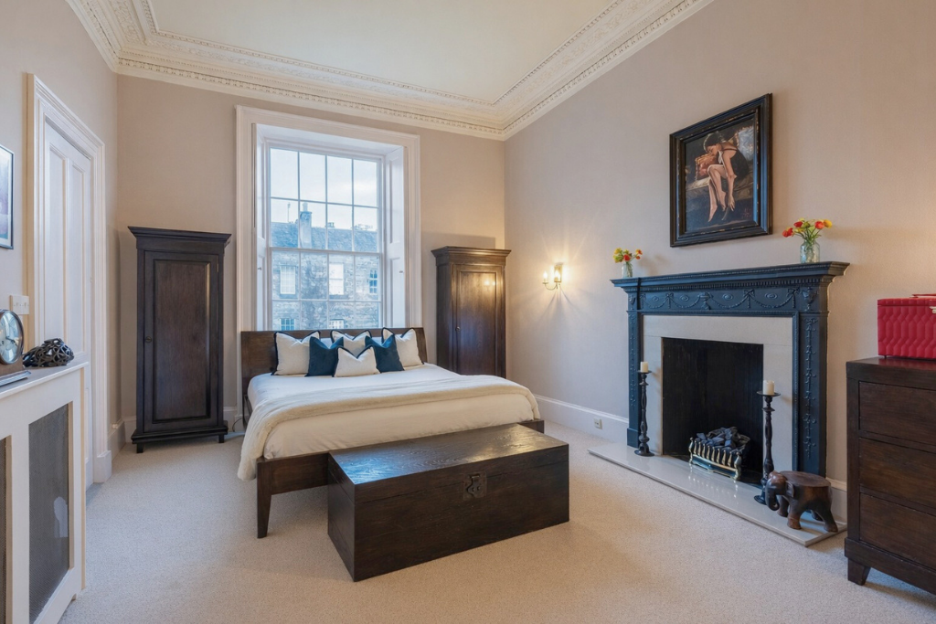 8 Carlton Street - Principal Bedroom