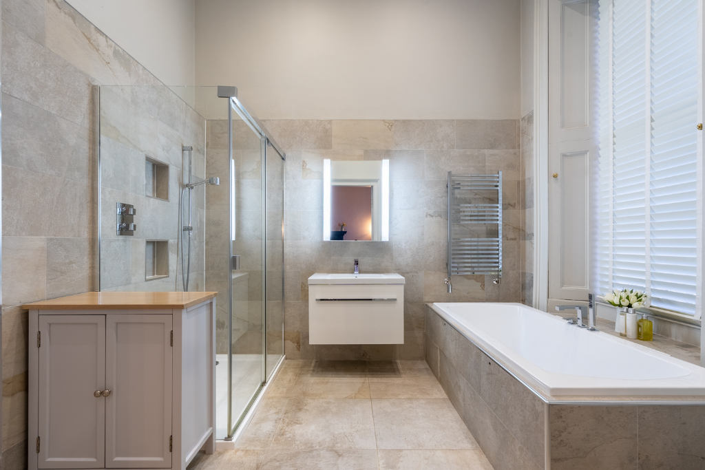 8 Carlton Street - En Suite