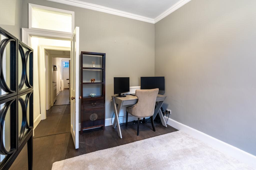8 Carlton Street - Office