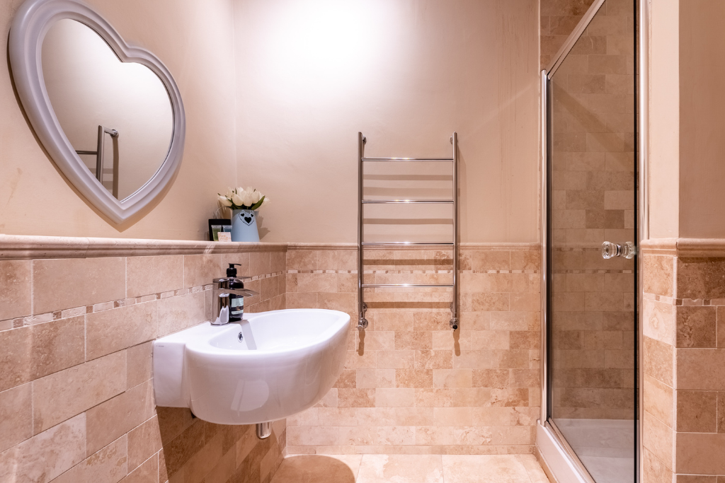 8 Carlton Street - Bathroom