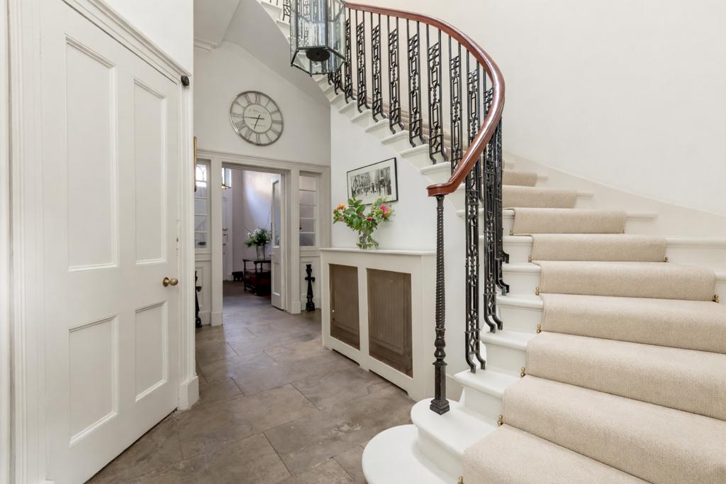 8 Carlton Street - Hallway
