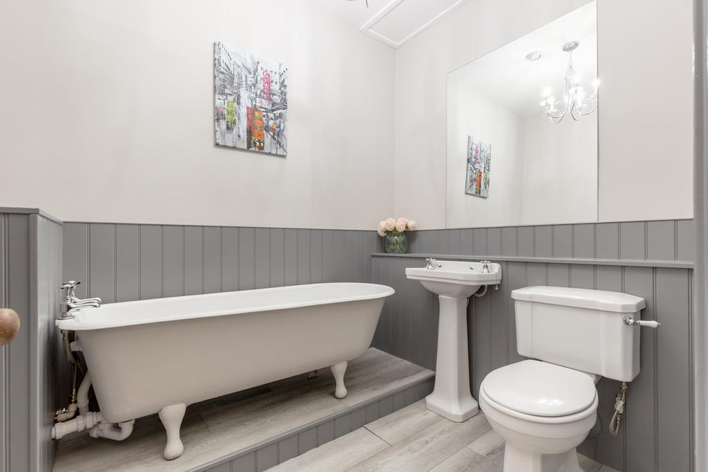 8 Carlton Street- Bathroom