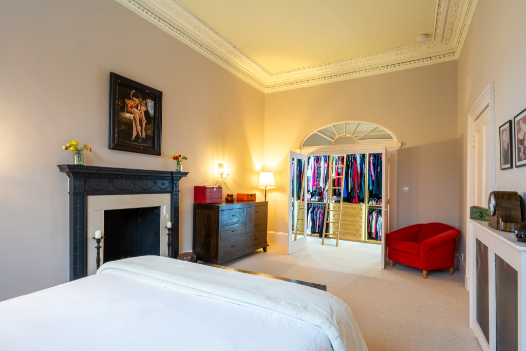 8 Carlton Street - Walk-In Wardrobe