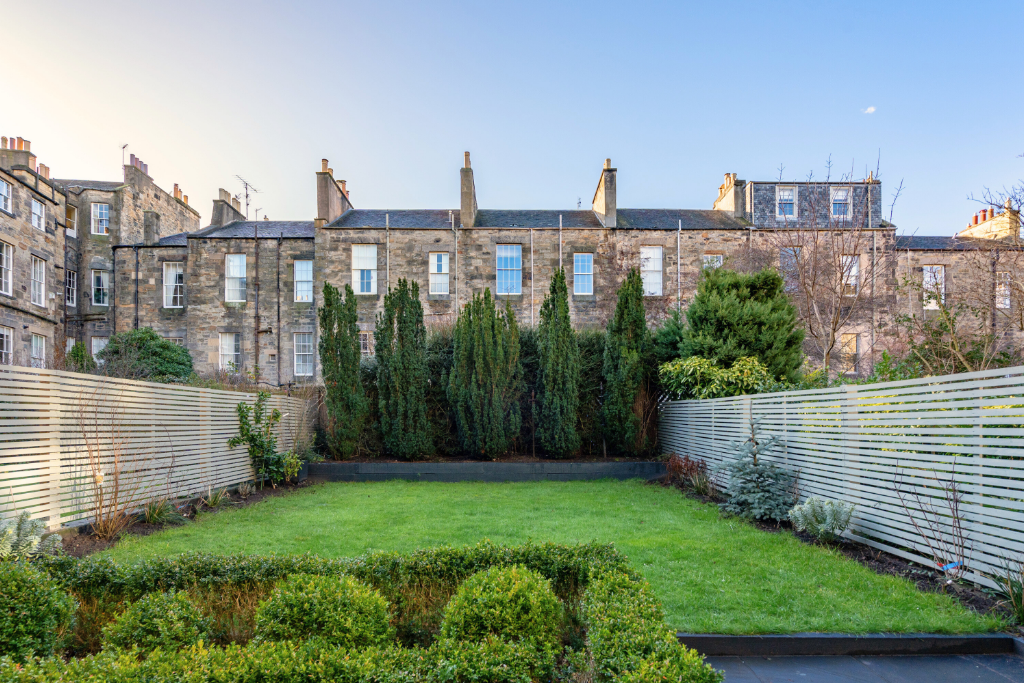 8 Carlton Street - Garden