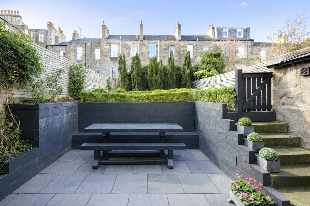 8 Carlton Street - Garden