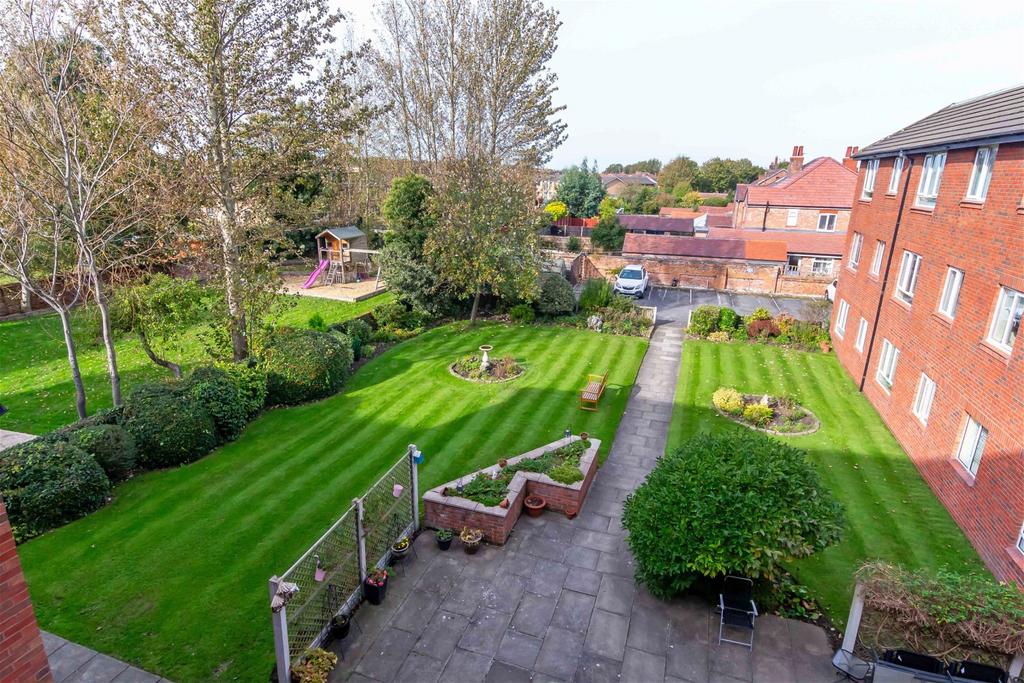 Cambridge Road, Southport PR9 1 bed retirement property for sale £58,000