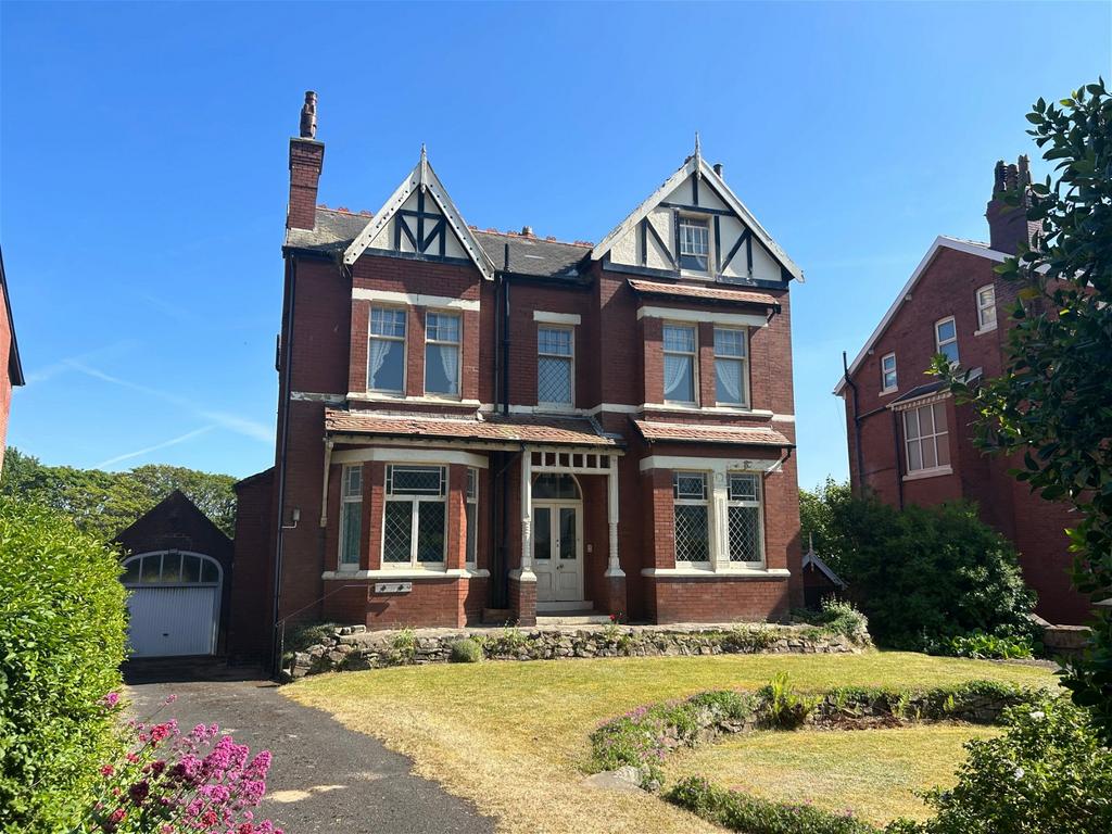 Westbourne Road, Southport PR8 7 bed detached house for sale £800,000
