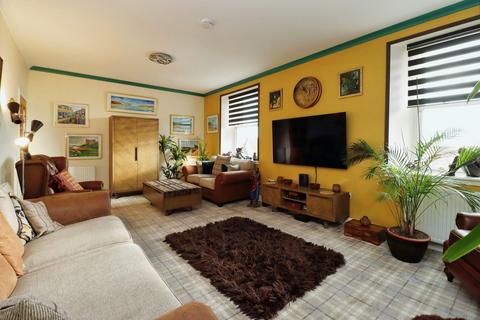 4 bedroom flat for sale, Allen Court, Kirkcaldy, KY1