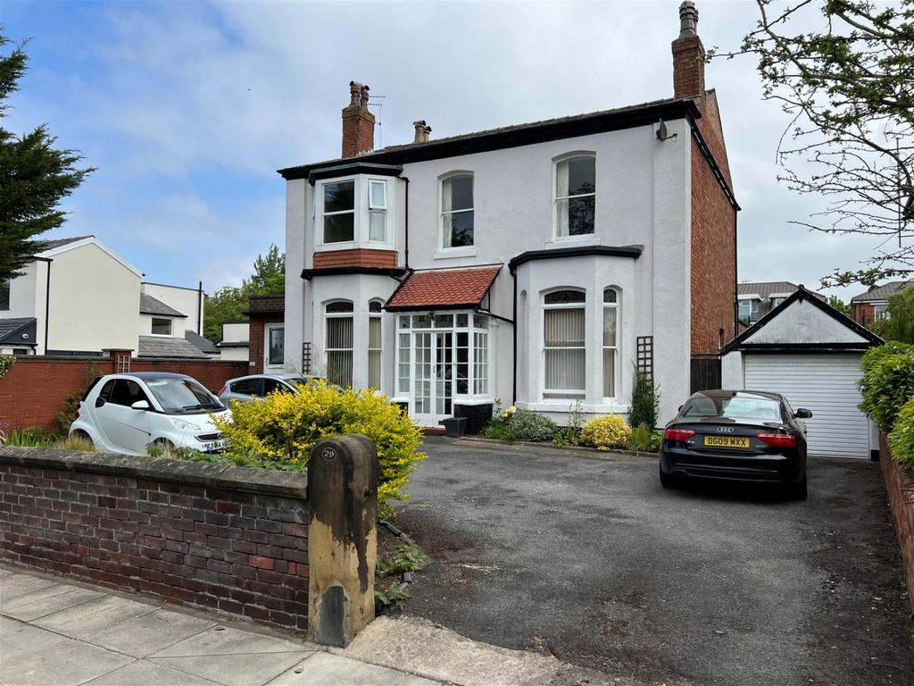 Aughton Road, Southport PR8 4 bed detached house for sale £415,000