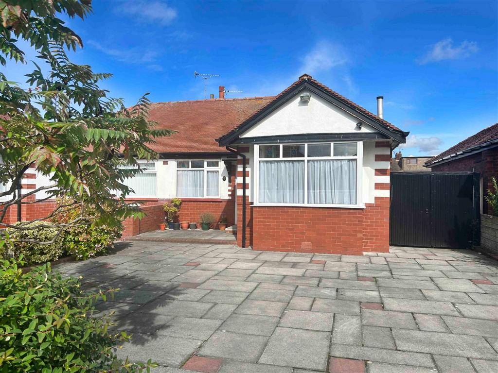 Fairhaven Road, Southport PR9 2 bed semidetached bungalow for sale £