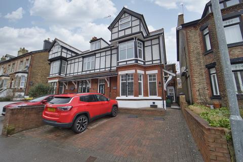 4 bedroom end of terrace house for sale, Folkestone Road, Dover, CT17