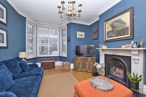 4 bedroom end of terrace house for sale, Folkestone Road, Dover, CT17