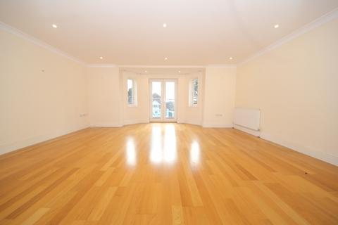 2 bedroom flat to rent, Slades Hill, Enfield EN2