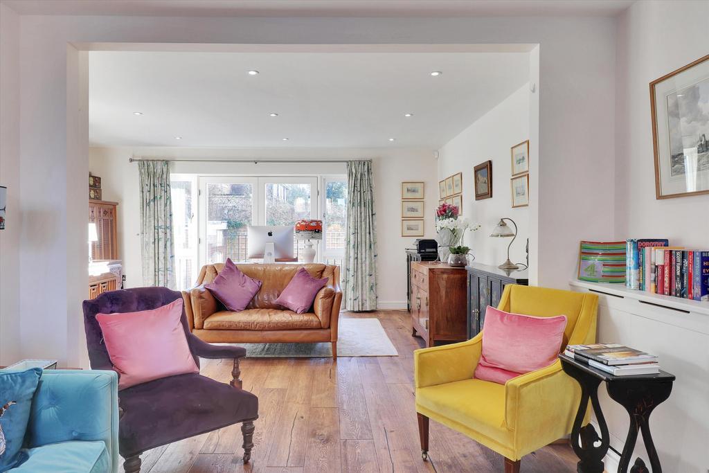 Cambridge Gardens, Tunbridge Wells, Kent, TN2 4 bed end of terrace