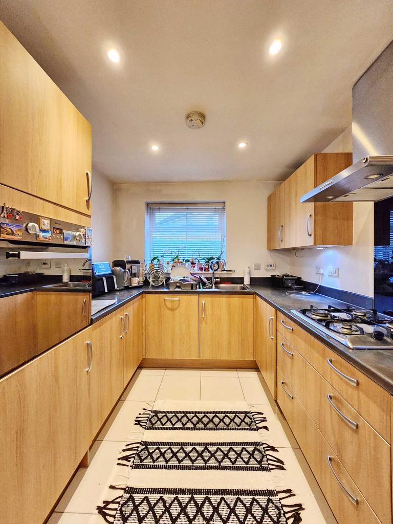 Pegwell Close, Charlton Hayes 3 bed semidetached house to rent £