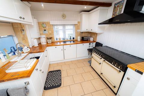 2 bedroom detached house for sale, The Street, Newnham, ME9