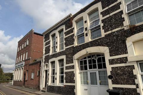 Studio to rent, Flat 1, 2 Dolphin Passage, Dover