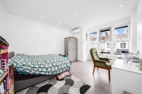 16 Wilmington Gardens, Barking, IG11 9TP
