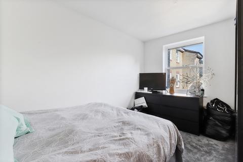 2 bedroom flat for sale, Barker Drive, London