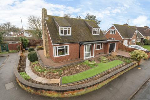 2 bedroom bungalow for sale, Swallowbeck Avenue, Lincoln, Lincolnshire, LN6