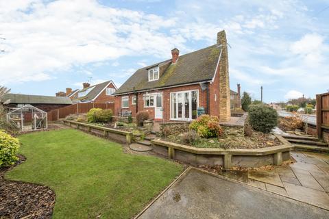 2 bedroom bungalow for sale, Swallowbeck Avenue, Lincoln, Lincolnshire, LN6