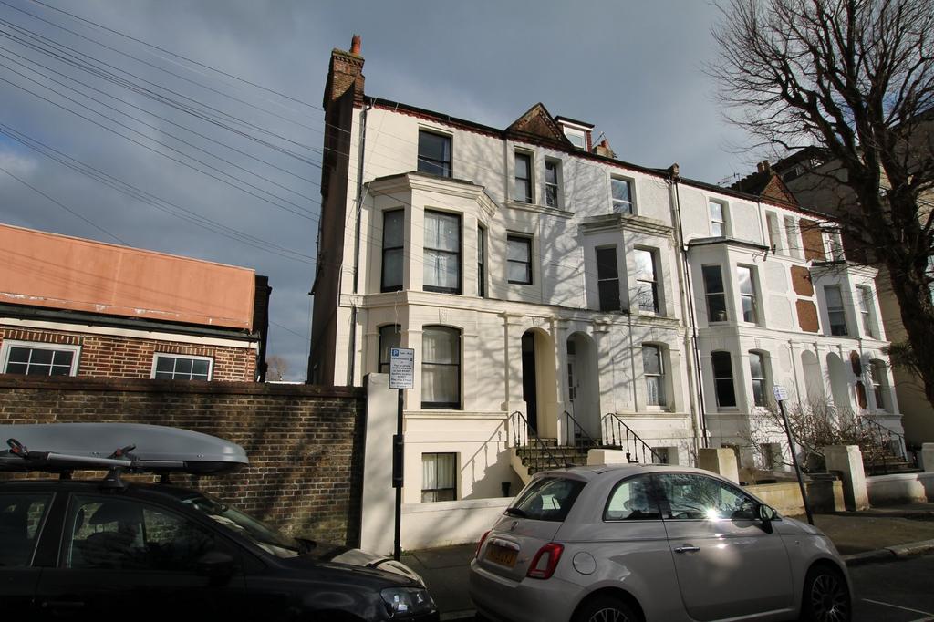 Connaught Road, Hove, East Sussex, BN3 3WB 1 bed ground floor flat for