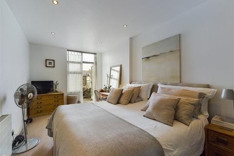 2 bedroom flat for sale, Adelaide Crescent, Hove, BN3 2JH