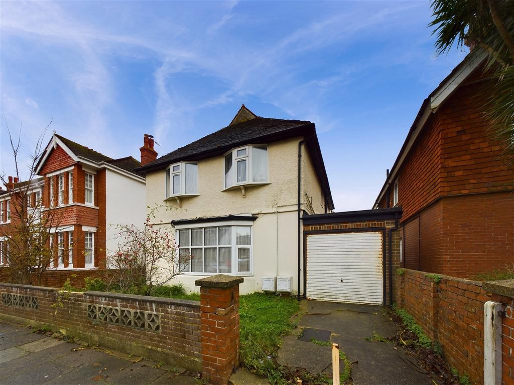 Langdale Gardens, Hove, BN3 4HJ 5 bed detached house £800,000