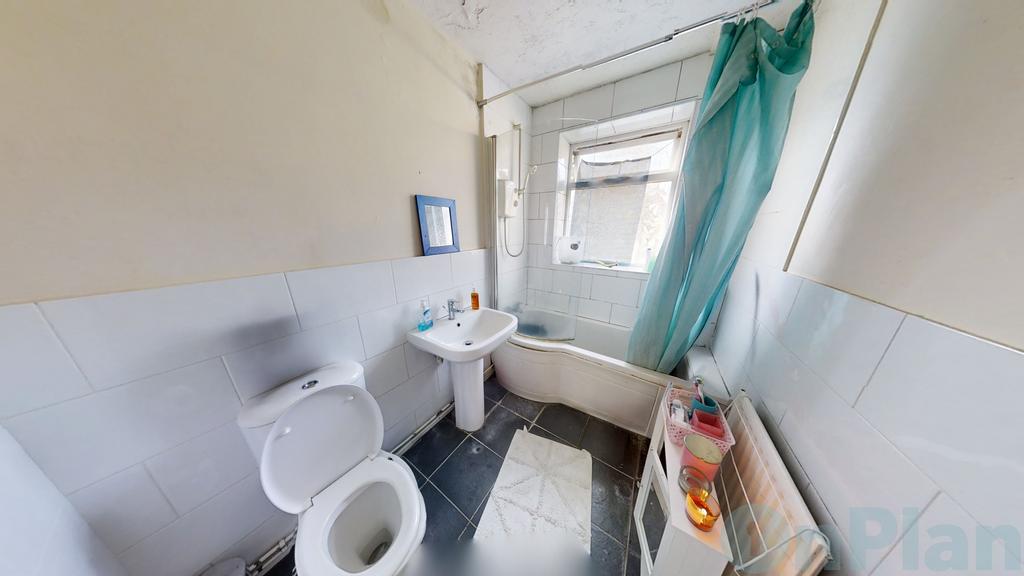 Viceroy Court bathroom New