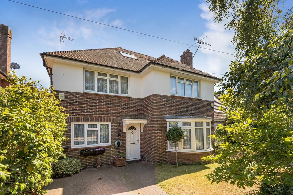 Hillside Avenue, Worthing BN14 5 bed detached house £725,000