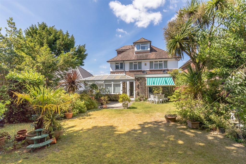 Hillside Avenue, Worthing BN14 5 bed detached house £725,000