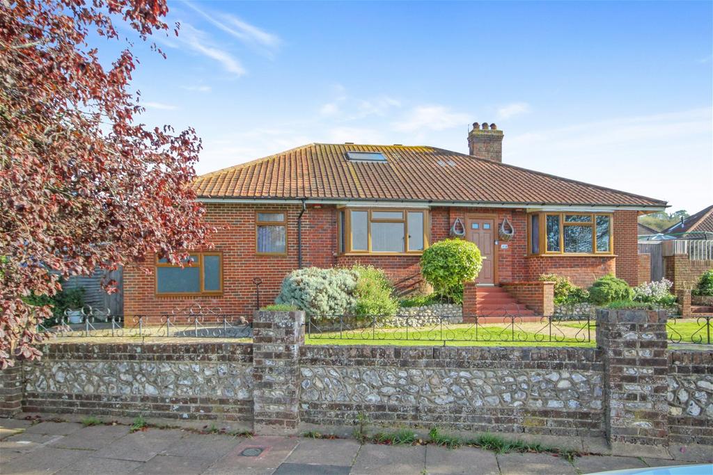 Cissbury Gardens, Worthing BN14 6 bed detached house for sale £825,000