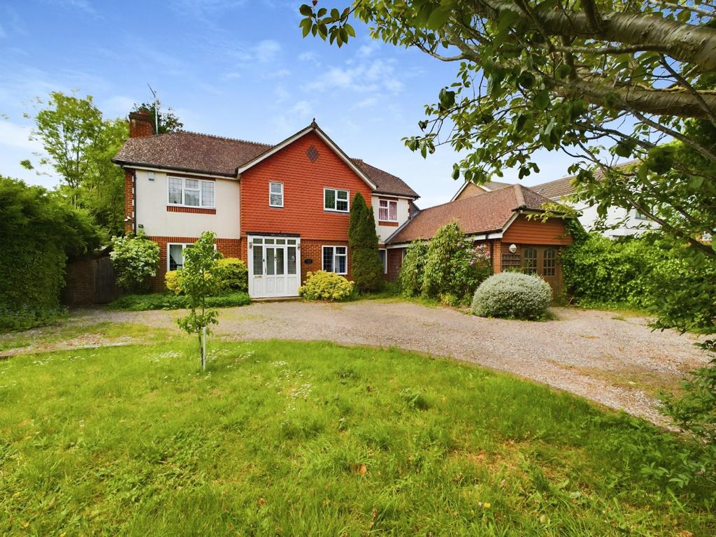 Offington Lane, Worthing BN14 5 bed detached house for sale £900,000