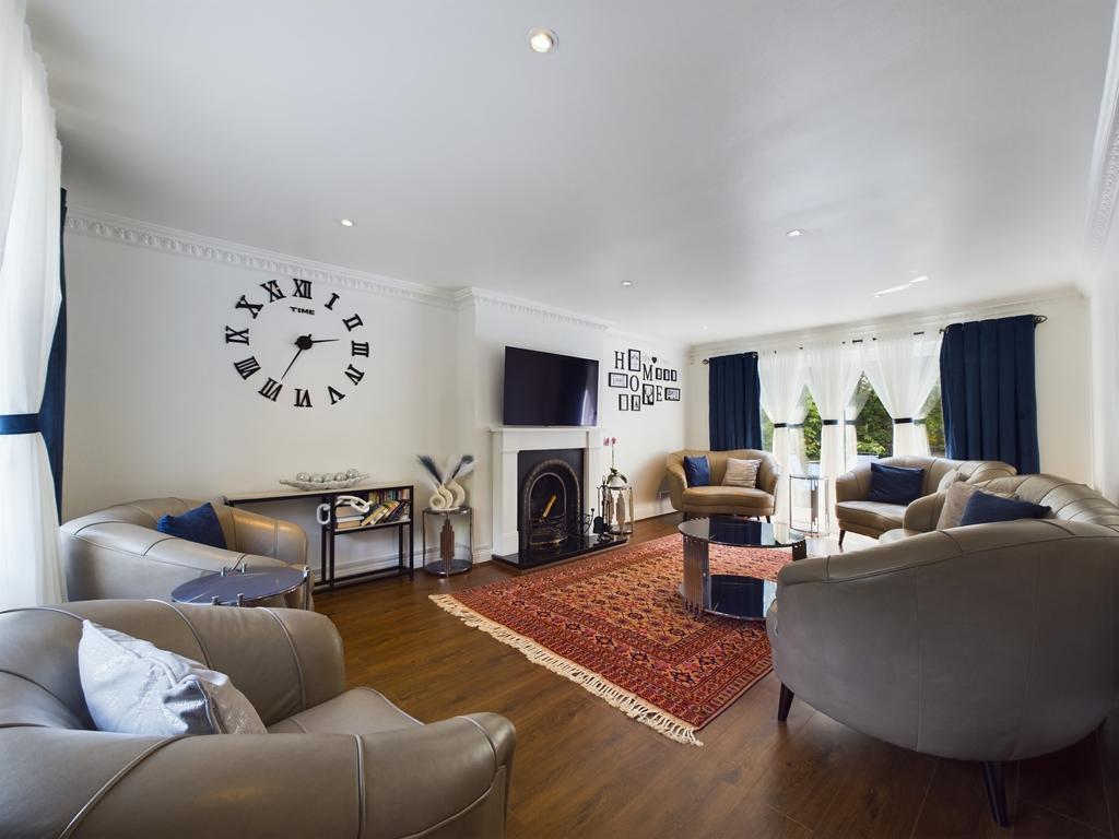 Offington Lane, Worthing BN14 5 bed detached house for sale £900,000
