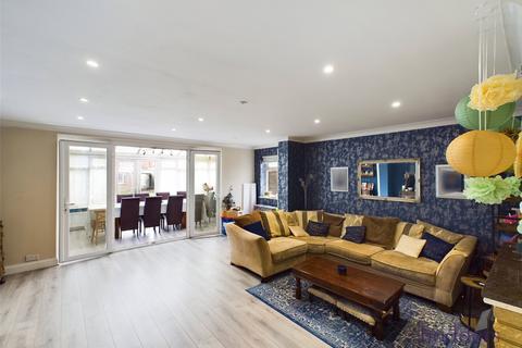 10 Caselden Close, Addlestone, KT15 1PS