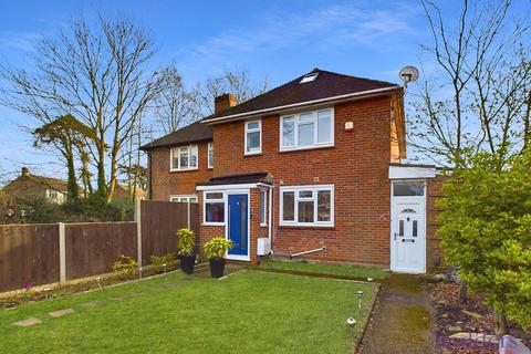 10 Caselden Close, Addlestone, KT15 1PS
