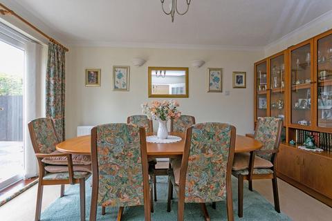 64 Cranbrook Drive, Maidenhead, SL6 6SS