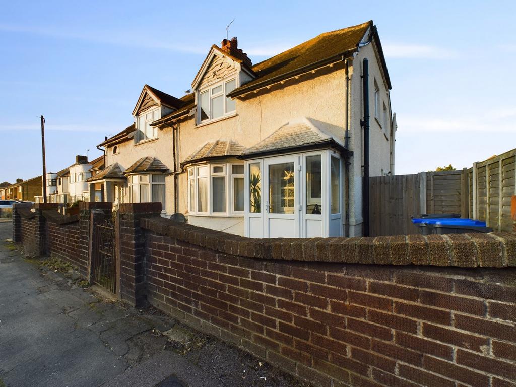 Brighton Road, Lancing 3 bed semidetached house for sale £300,000