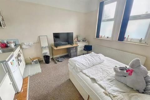 34 Wimborne Road, Bournemouth, BH3 7AD