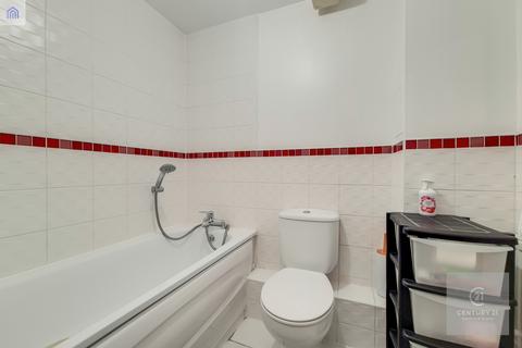 2 bedroom apartment for sale, Blackthorn Road, Ilford IG1