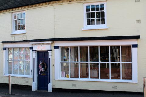 Property to rent, Market Square, Tenbury Wells, WR15