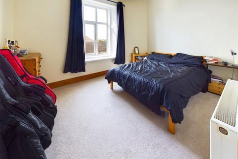 2 bedroom flat for sale, The Close Shoreham by Sea